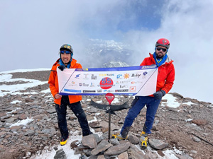アキ社長　アンデス山脈最高峰Aconcagua サミット6.960.8mへの挑戦