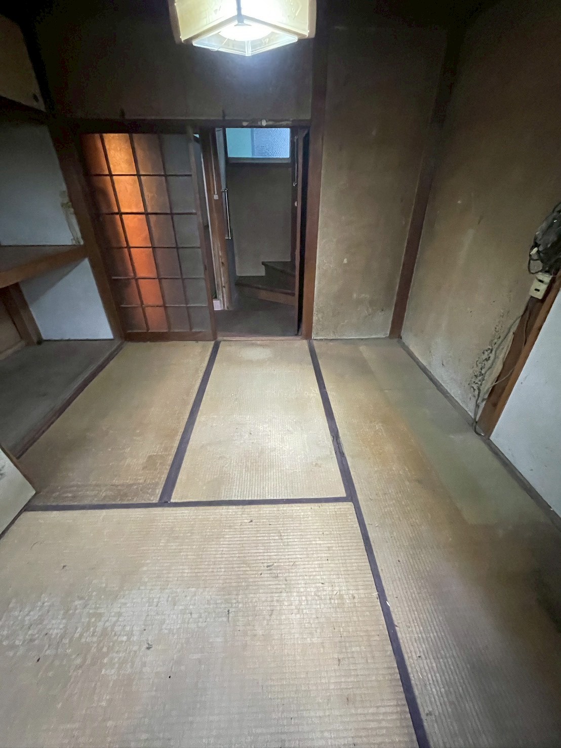 兵庫県西宮市の一軒家ゴミ屋敷片付け事例｜大量の紙類も1日で整理・料金537,000円（税込）